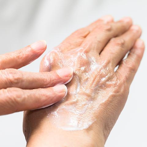 Les meilleurs produits de soins pour la peau mature